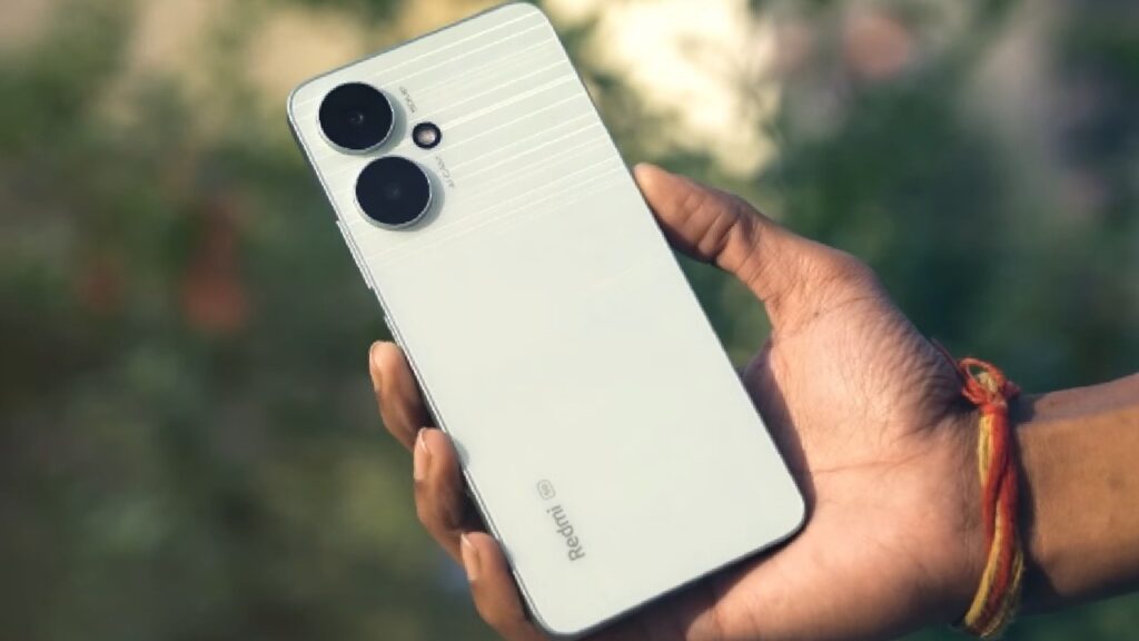 Best 5G Phone under 10000 - Camera Setup 