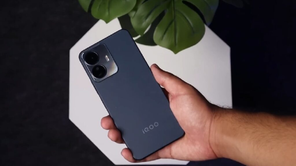 Realme P3 5G Vs IQOO Z6 Lite 5G Design Primium 